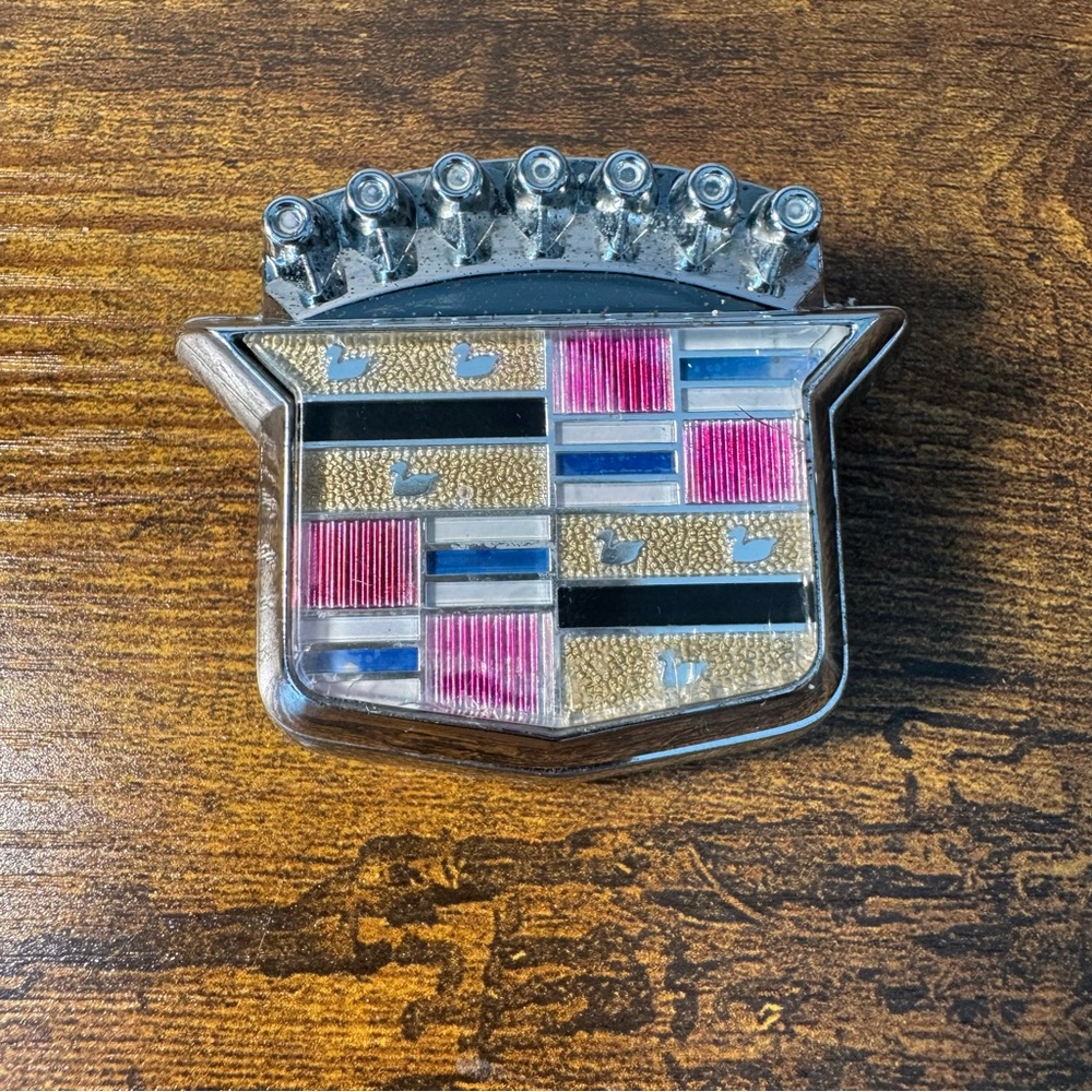 Cadillac Brougham 1980–1992 OEM‎ Trunk Lid Lock Cover Crest Flipper Emblem
